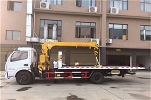 舟曲附近汽车轮胎更换